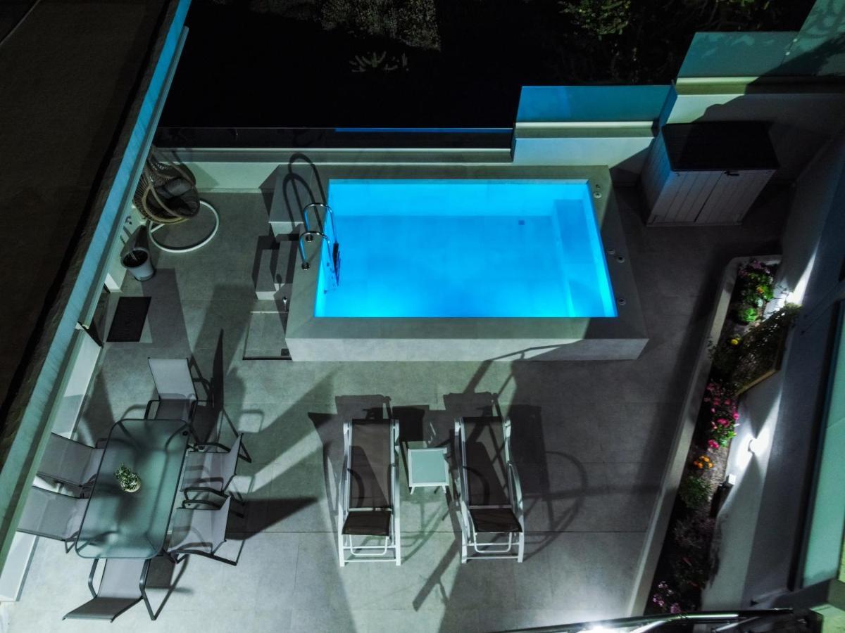 Onirion Homes : Stella'S Home Kolimvarion Bagian luar foto